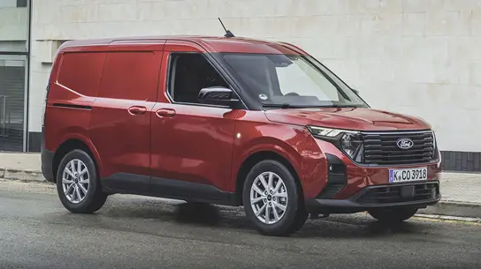 Электроэнергия без границ: Ford обновил аккумуляторы популярных фургонов