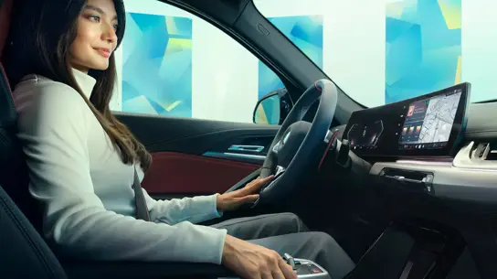 BMW официально отказывается от поворотников в своих автомобилях. Теперь водителям надо лишь смотреть в зеркала