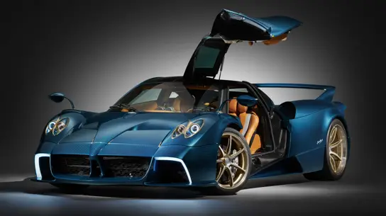 Клиенты долго этого ждали: в салоне Pagani Huayra появилось настоящее произведение искусства