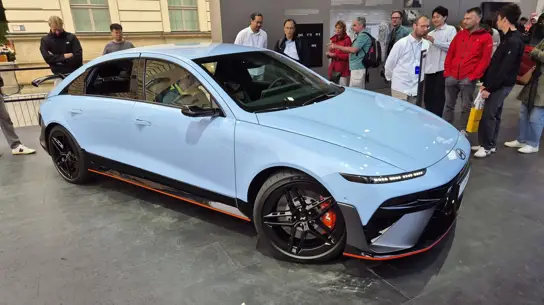Hyundai запустил электроседан, который разгоняется как суперкар, но стоит как дорогой спорткар