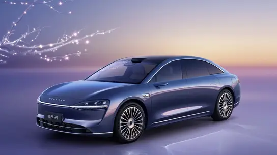 Huawei запускает седан с «невидимым» автопарковщиком и 3 лазерными лидарами: в комплекте запасом хода 1355 км и кинотеатром на 100 дюймов