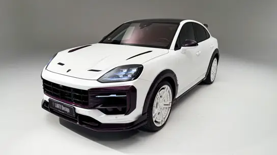 Заводских опций уже мало: LARTE превращает Porsche Cayenne в розовый SUV за 24 часа