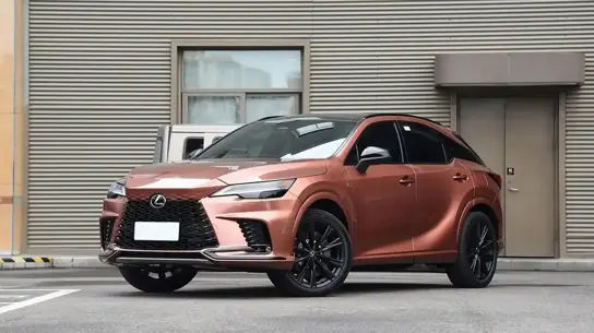 Не самый быстрый, но лучший: в чем секрет успеха Lexus RX