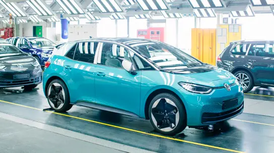 Миллион электромобилей и ни одного бензинового: VW выпускает рекордное число «зеленых» авто