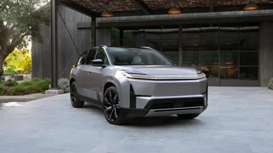 Toyota совершает электрический переворот: новый Highlander переходит на чистый ток