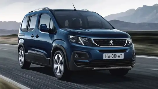 У LADA Largus больше не будет конкурентов: Stellantis снимет с продажи популярные версии минивэнов