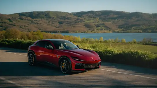 Ferrari сделала Purosangue злее: семейный V12 стал меньше похож на семейный