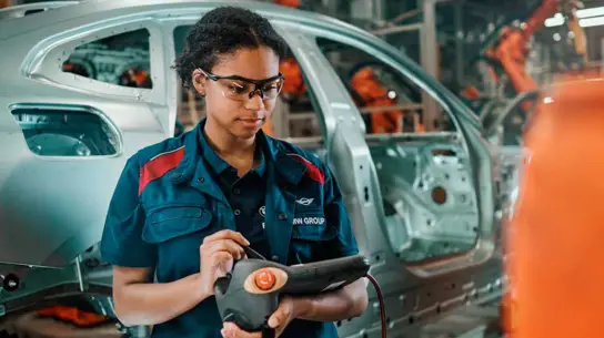 На конвейере BMW появились гуманоиды, которые заменят людей