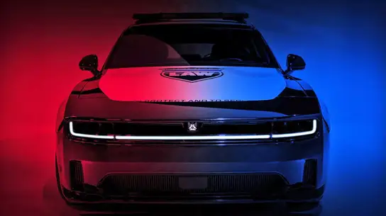 Dodge Charger EV Pursuit готов защищать, служить и впечатлять