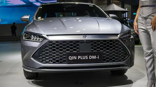 Рекордные продажи BYD под угрозой: качество против количества