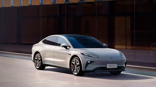 Китайский конкурент Audi A6 получил российский ценник