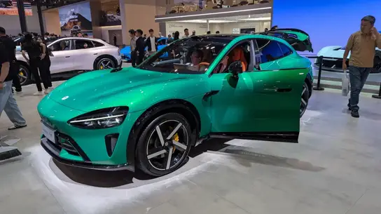 Xiaomi бросила вызов Tesla Model Y: новый YU7 оказался дешевле и дальнобойнее