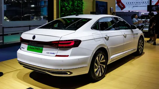 В России скоро появятся некитайские Volkswagen и Skoda: официально, с гарантией