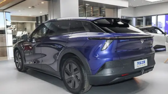 Кнопки вместо ручек дверей и спортивная внешность: аналог Tesla Model Y готовится к дебюту
