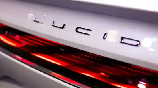От конкуренции с Porsche к Tesla Model Y: новинку от Lucid показали на фото