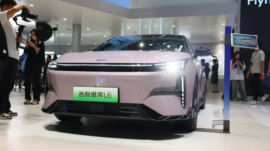 Илон Маск напрягся: пока другие обсуждают кризис, Geely рисует триллионные цели