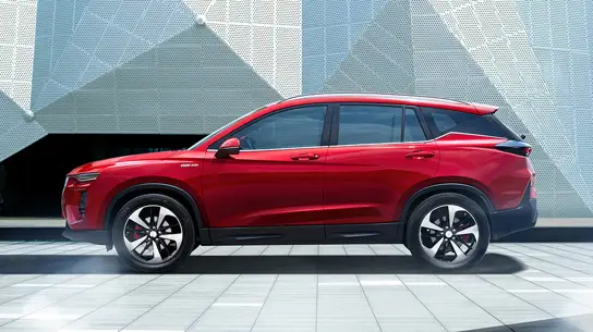 В России стартуют продажи нового кроссовера: он похож на удлиненный RAV4