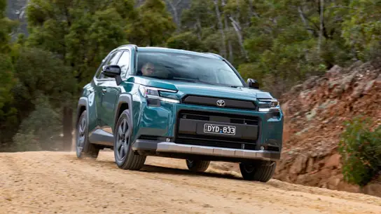 Toyota RAV4 нового поколения стал «зеленее» и дороже