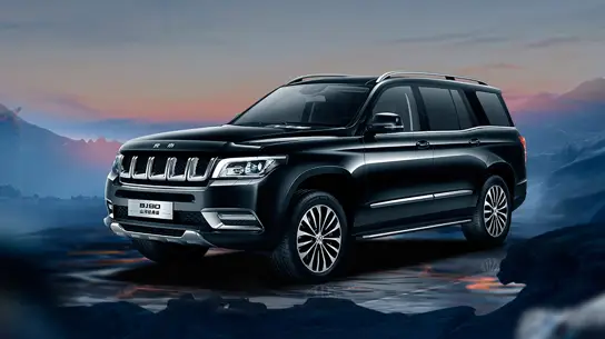 В России появился аналог Mercedes-Benz GL