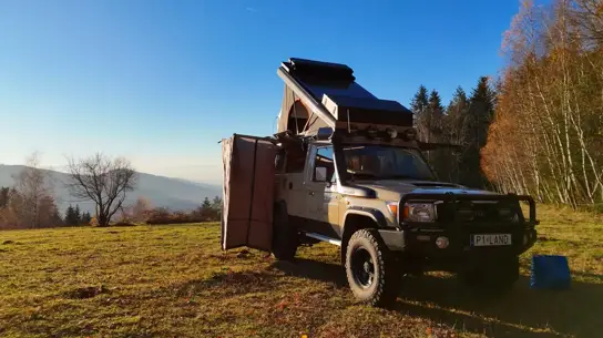 Land Cruiser получил неожиданный апгрейд: дом на колесах для бездорожья