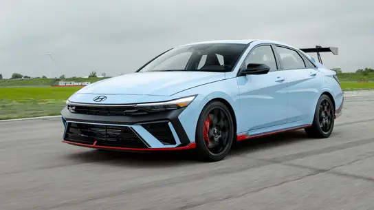 Страсть и мощь: объявлена стоимость Hyundai Elantra N TCR Edition 2026