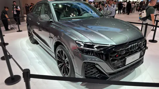 Когда кроссовер едет как спорткар: Audi SQ8 выходит на сцену