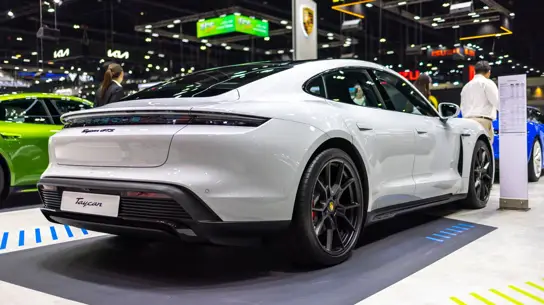 Скандал вокруг зарядки Porsche Taycan: компания висит на волоске