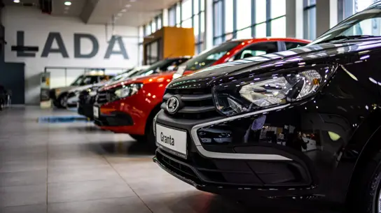 АвтоВАЗ в панике: февраль оказался как холодный душ для LADA