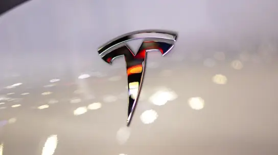 Tesla запустила Model Y L в Японии: как Илон Маск добьется успеха
