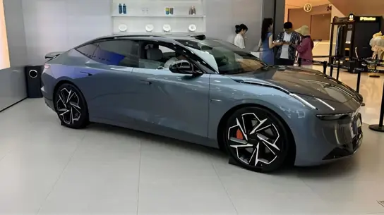 Аналог Xiaomi SU7 от Volvo начал появляться в дилерских центрах