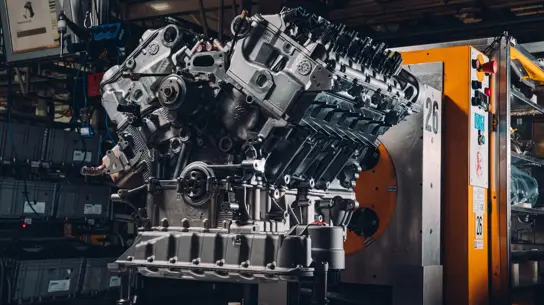 Пора доставать платки, поскольку Bentley прощается с культовым мотором