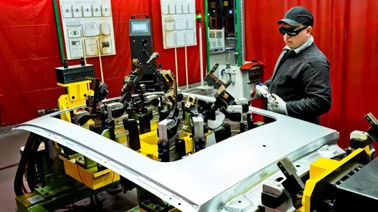 Новая Lada Azimut получила панорамную крышу и лазерную сварку