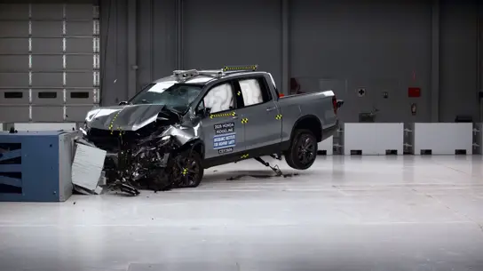 Семейный пикап Honda оказался опасен для задних пассажиров