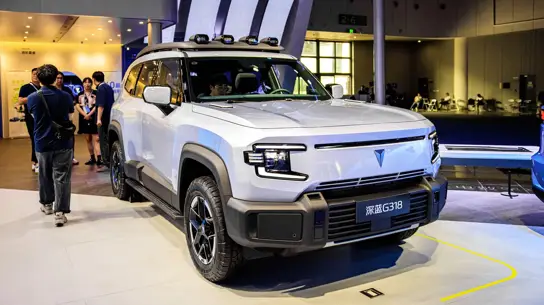 430 сил и экономичность при цене до 4 млн ₽: гибридный аналог LC 250 добрался до РФ