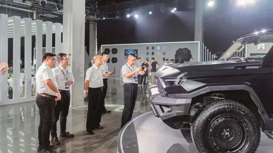 Аналог Hummer EV с 1088 сильным двигателем и «режимом краба» обойдется дешевле американского внедорожника