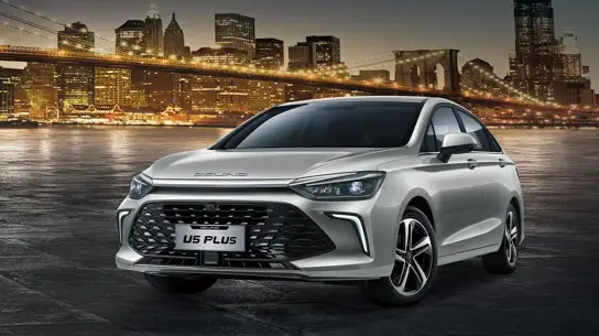 Дешево и много опций: объявлены комплектации новых BAIC U5 Plus и BAIC X35