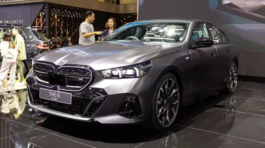 Электромобили BMW делают первые шаги к интеграции с Tesla: i5 станет первенцем