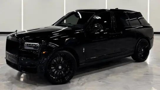 За цену нового Maybach можно взять Rolls-Royce Cullinan: что выглядит разумнее