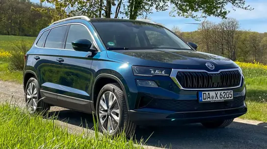 Skoda обновила Karoq: новый двигатель и роскошная комплектация Drive по специальной цене