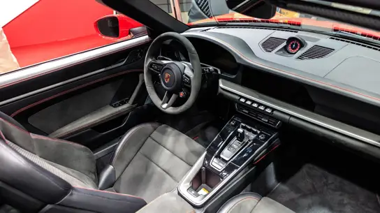 Porsche прокачивает PDK: обратная связь и тепло как от чашки кофе холодной зимой