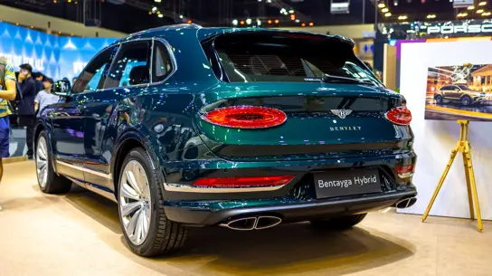 Bentley исправляет цифры: люксовый бренд потратит сотни тысяч на исправление наклеек
