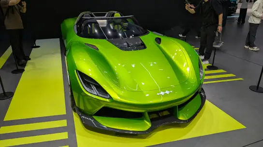 Новый Formula X: электросуперкар от BYD без крыши в Пекине