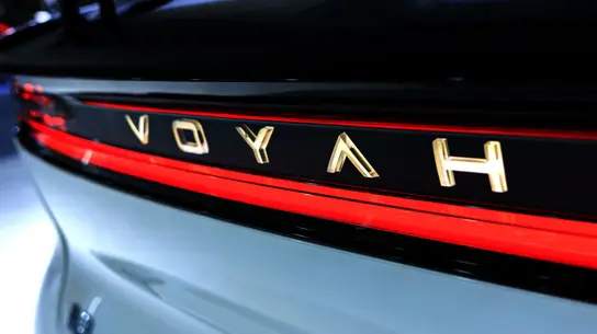 Китайский премиум удивляет: Voyah Taishan X8 получил двойной экран