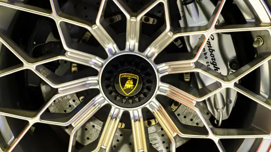 Флагманский V12 без крыши: что готовит Lamborghini для нескольких счастливчиков