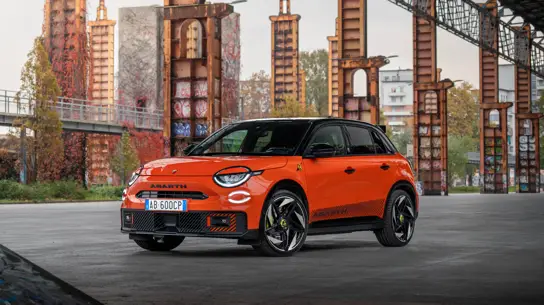Abarth 600e Competizione Milano Cortina 2026 стал самым дерзким электрокаром бренда