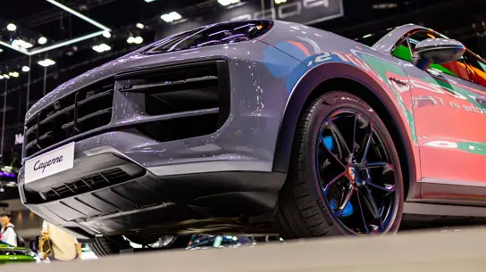 Porsche не спешит хоронить бензиновый Cayenne — и вот почему