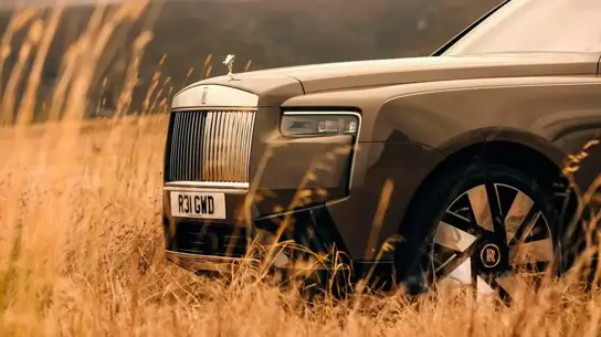 Rolls-Royce открывает эксклюзивную студию в Нью-Йорке: элитный подход к персонализации автомобилей