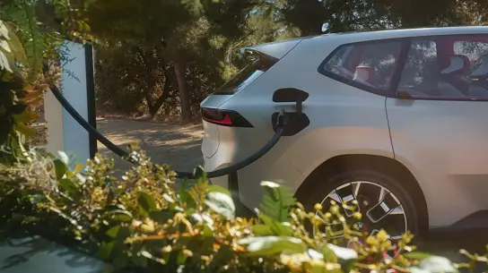 BMW представила зарядку для электромобилей, которую оценят любители халявы