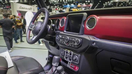 Стартовали продажи самого экономичного и слабого внедорожника Jeep