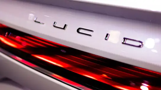 Пока российский АвтоВАЗ жалуется на покупателей, американский Lucid устанавливает рекорды